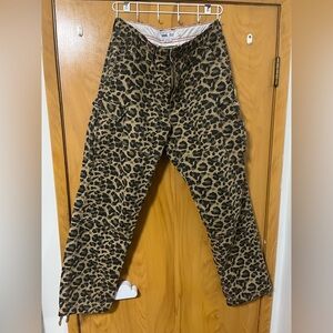 Vans cargo pants size 32 slim fit cheetah print